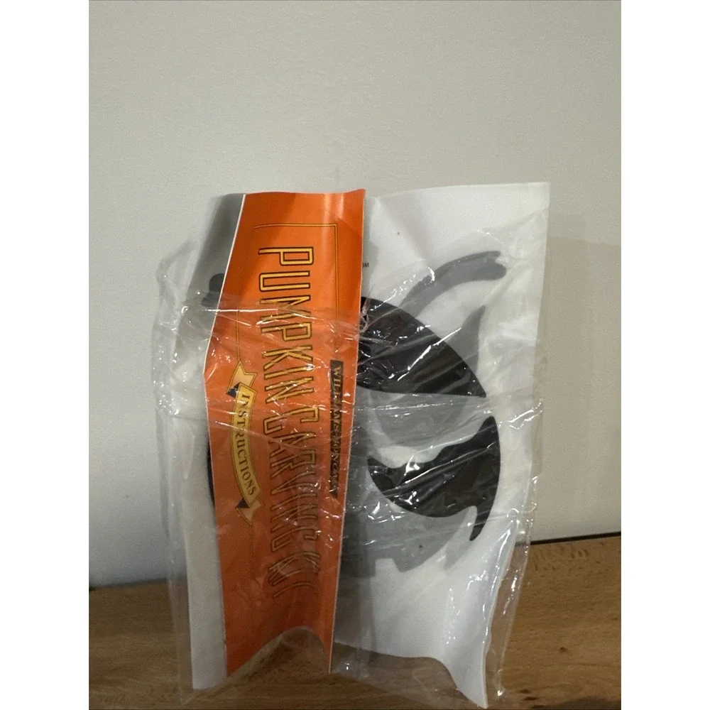 Williams Sonoma Halloween Pumpkin Carving Kit Tools Tube Apron Jack-o'-lantern